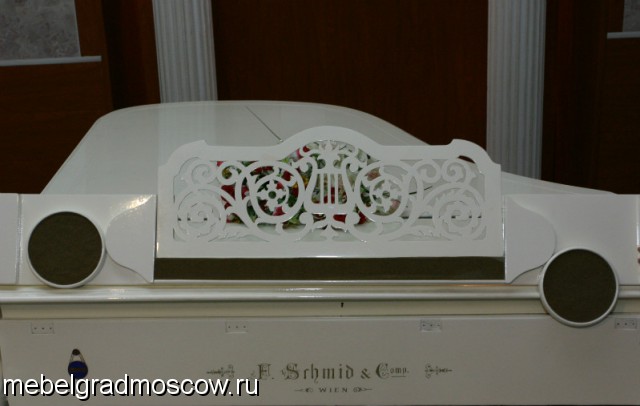 Продам Продается антикварный необычный рояль. Белый. F. Schmid and Kunz