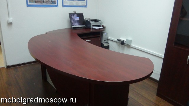 Продам офисные столы линии " Босс"  от фирмы Камбио,   цена со скидкой 40-60 %